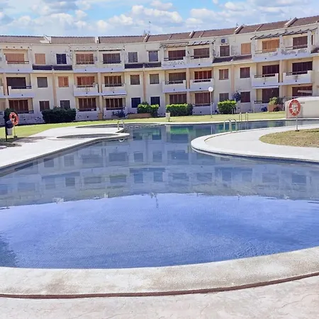 Comfortable In With Shared Pool דירה